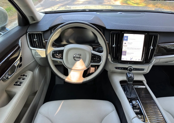 Volvo S90 cena 119900 przebieg: 55200, rok produkcji 2017 z Kostrzyn nad Odrą małe 232